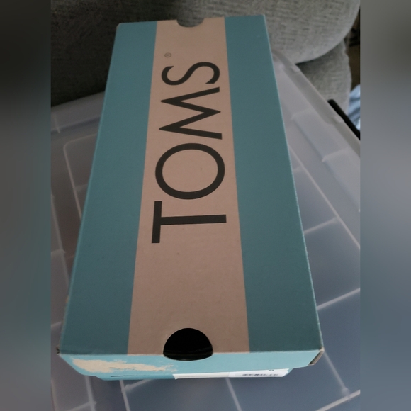 TOMS Canvas size 8 NWT - Picture 2 of 7